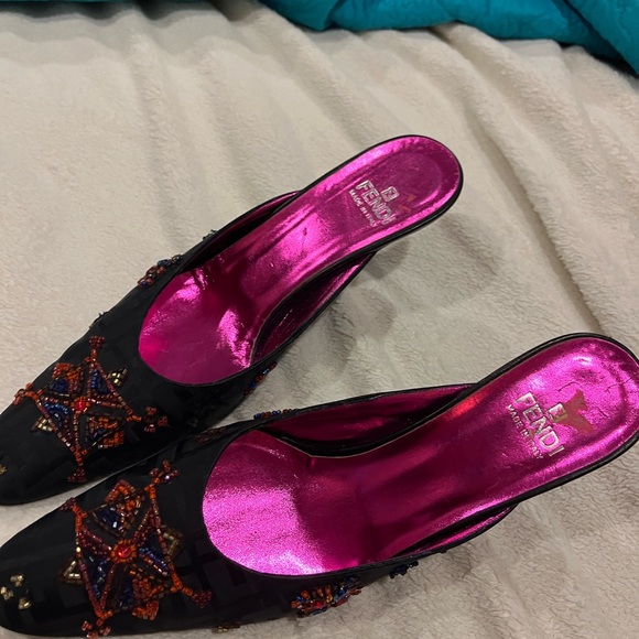 Beautiful brand new shoes FENDI color black - Picture 3 of 7